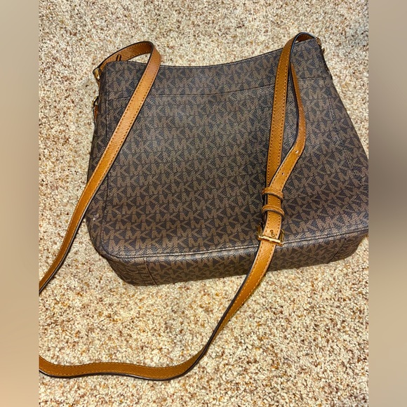 Michael Kors Bags Michael Kors Jet Set Travel Large Messenger Crossbody Bag - Picture 3 of 3